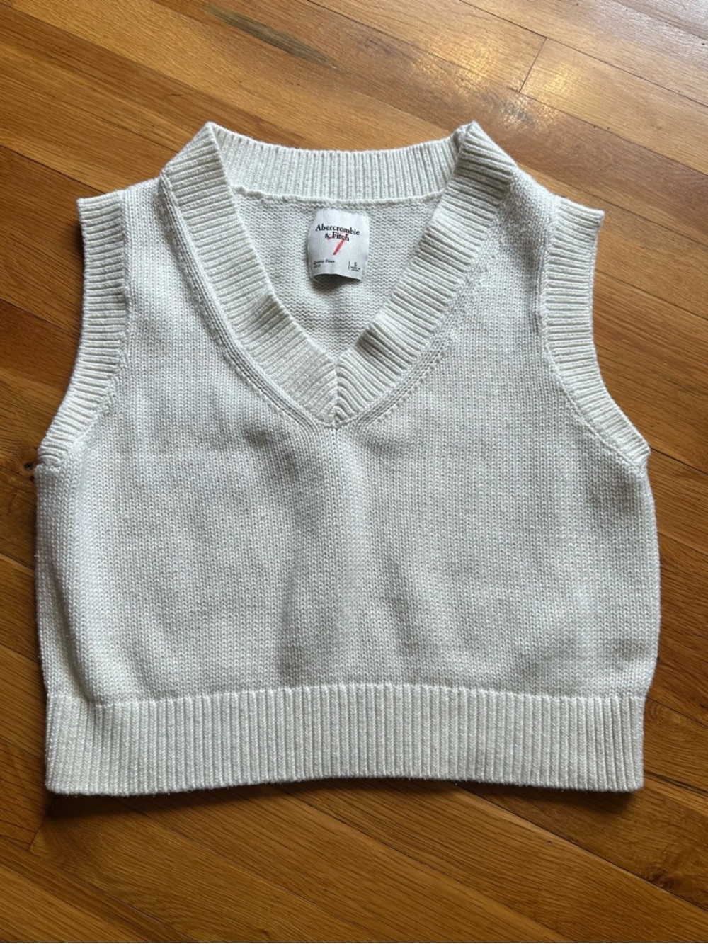 Abercrombie & Fitch Cream V-Neck Knit Sweater Vest‎